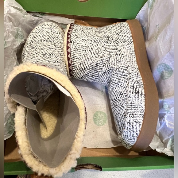 SANUK BOOTIES WOMEN’S SIZE 8 - Picture 5 of 8